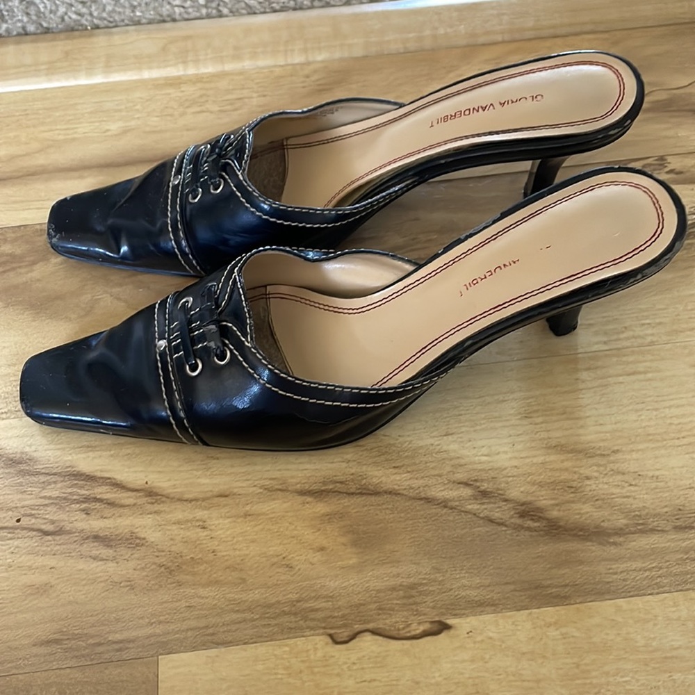 Pointed Toe Heels - Picture 2 of 4